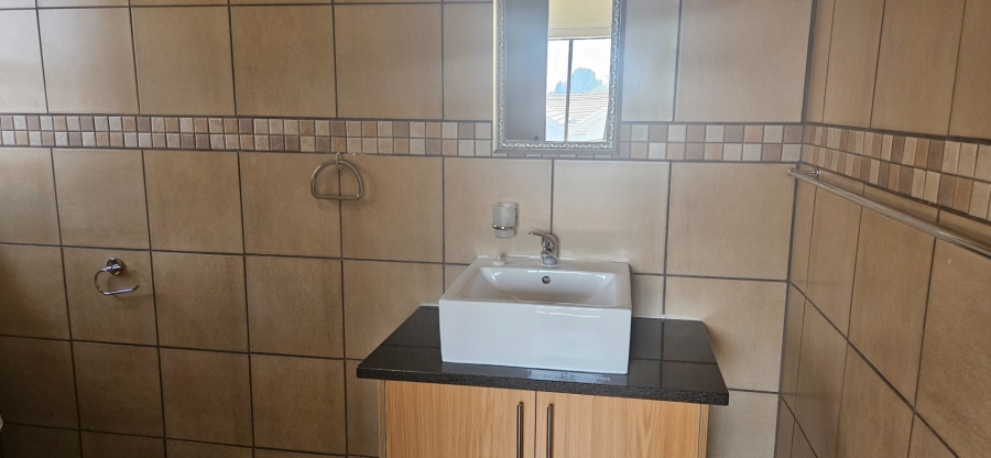2 Bedroom Property for Sale in Langenhovenpark Free State